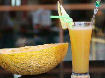 吃哈密瓜能不能喝椰子汁,夏日消暑的完美搭配