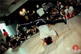 吃瓜边上跳街舞